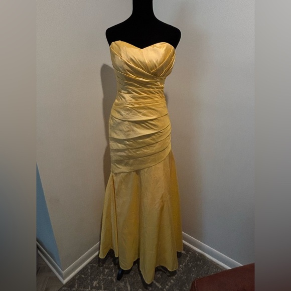 ALEXIA DESIGNS Yellow Long Ruched Strapless Tafetta Prom Formal Dress Small/6 - Picture 4 of 7